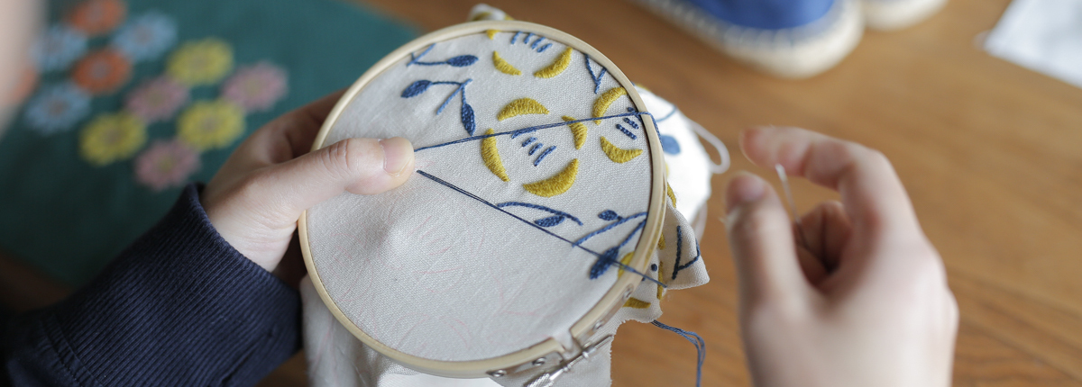 セキユリヲさん 後編 刺繍は針と糸を使った芸術 ひと針ひと針 絵を描くように 物語を紡ぐように つくりら 美しい手工芸と暮らし